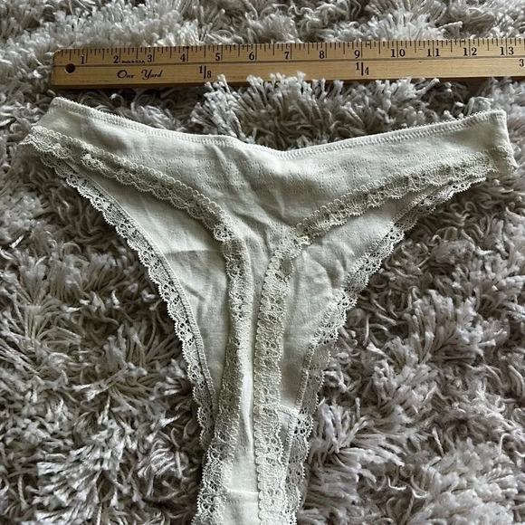 NWT Skims thong - Picture 4 of 4